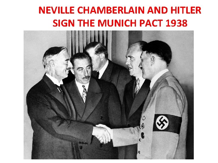 NEVILLE CHAMBERLAIN AND HITLER SIGN THE MUNICH PACT 1938 