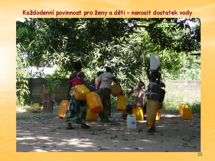 Každodenní povinnost pro ženy a děti – nanosit dostatek vody 20 