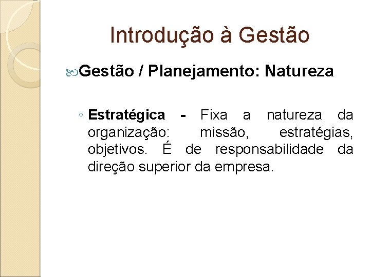 Introdução à Gestão / Planejamento: Natureza ◦ Estratégica - Fixa a natureza da organização: