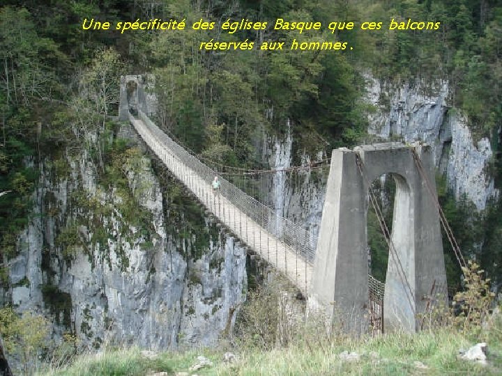 Une spécificité des églises Basque ces balcons réservés aux hommes. 