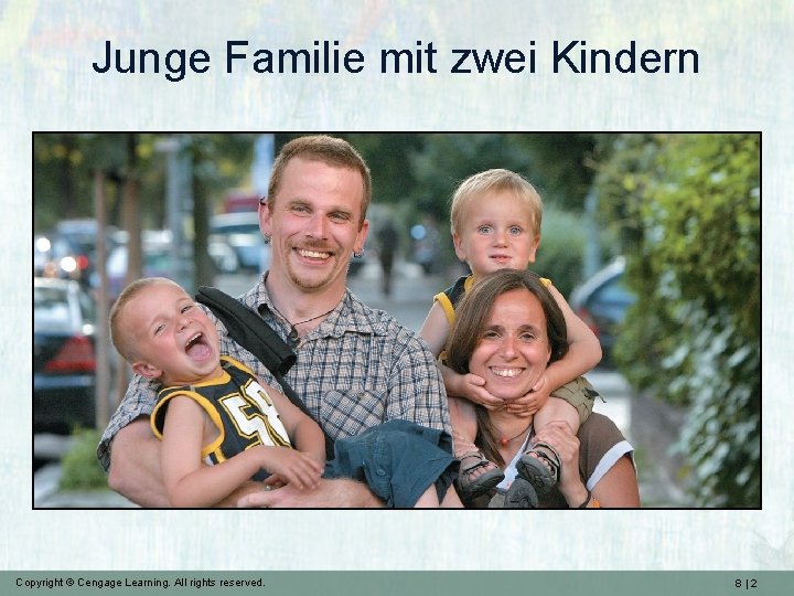 Junge Familie mit zwei Kindern Copyright © Cengage Learning. All rights reserved. 8|2 