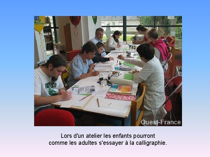 Lors d'un atelier les enfants pourront comme les adultes s'essayer à la calligraphie. 
