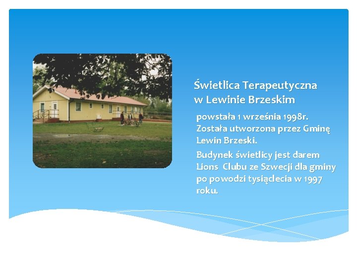 Świetlica Terapeutyczna w Lewinie Brzeskim powstała 1 września 1998 r. Została utworzona przez Gminę