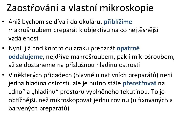 Zaostřování a vlastní mikroskopie • Aniž bychom se dívali do okuláru, přiblížíme makrošroubem preparát