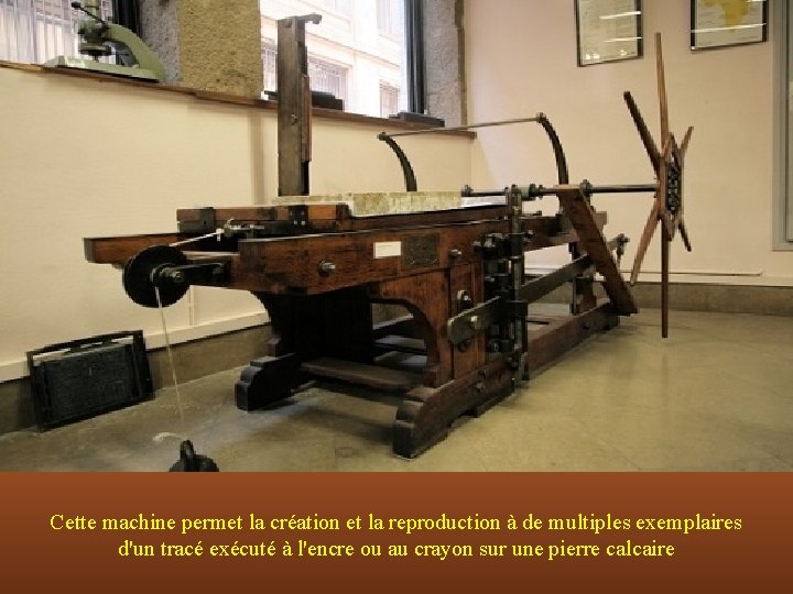 Cette machine permet la création et la reproduction à de multiples exemplaires d'un tracé