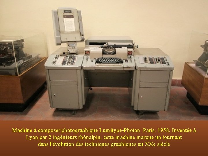 Machine à composer photographique Lumitype-Photon Paris. 1958. Inventée à Lyon par 2 ingénieurs rhônalpin,