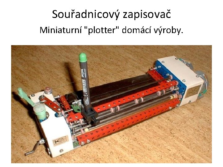 Souřadnicový zapisovač Miniaturní "plotter" domácí výroby. 