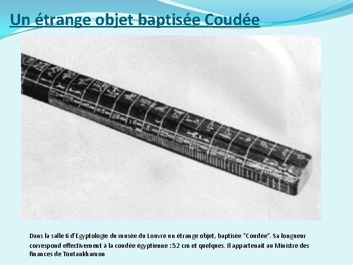 Un étrange objet baptisée Coudée Dans la salle 6 d’Egyptologie du musée du Louvre
