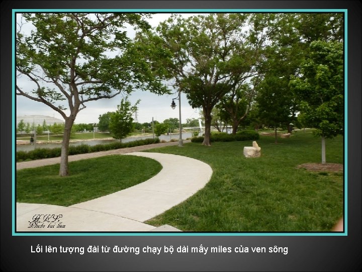 Lối lên tượng đài từ đường chạy bộ dài mấy miles của ven sông