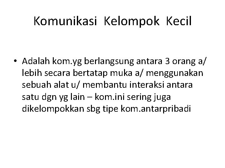 Komunikasi Kelompok Kecil • Adalah kom. yg berlangsung antara 3 orang a/ lebih secara