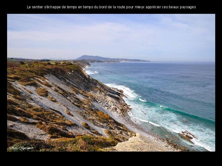 Le sentier s'échappe de temps en temps du bord de la route pour mieux