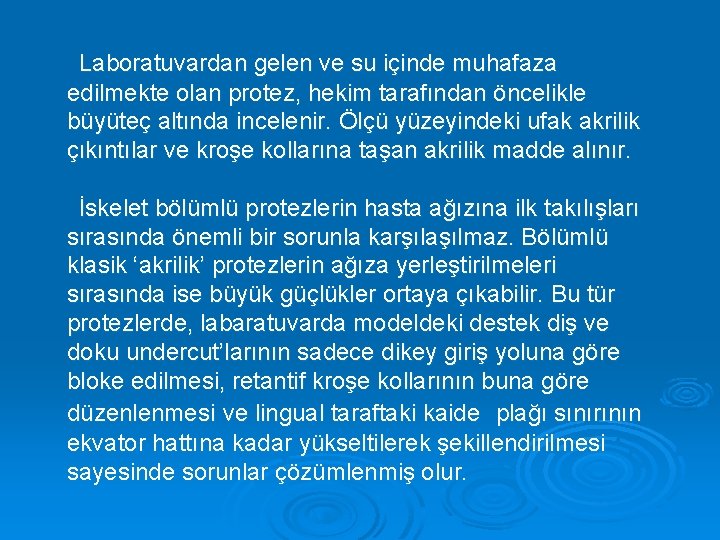 Laboratuvardan gelen ve su içinde muhafaza edilmekte olan protez, hekim tarafından öncelikle büyüteç altında