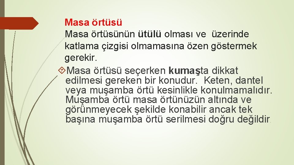 Masa örtüsünün ütülü olması ve üzerinde katlama çizgisi olmamasına özen göstermek gerekir. Masa örtüsü