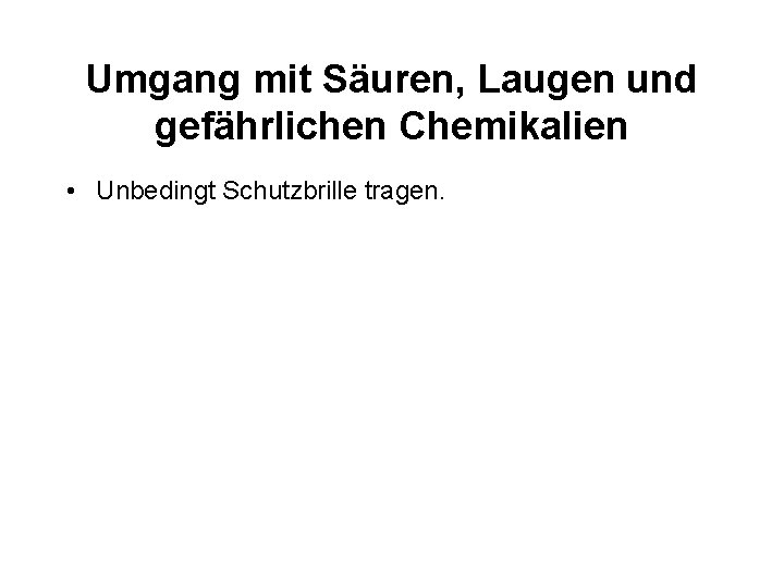 Umgang mit Säuren, Laugen und gefährlichen Chemikalien • Unbedingt Schutzbrille tragen. 