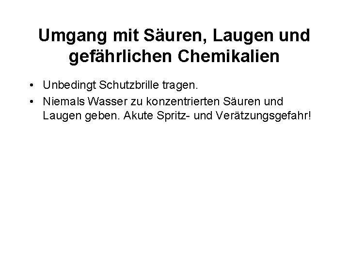 Umgang mit Säuren, Laugen und gefährlichen Chemikalien • Unbedingt Schutzbrille tragen. • Niemals Wasser