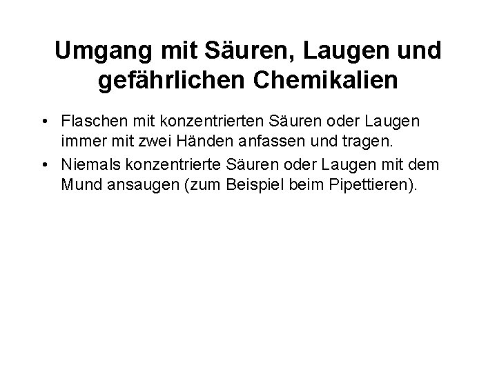 Umgang mit Säuren, Laugen und gefährlichen Chemikalien • Flaschen mit konzentrierten Säuren oder Laugen