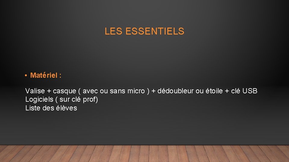 LES ESSENTIELS • Matériel : Valise + casque ( avec ou sans micro )