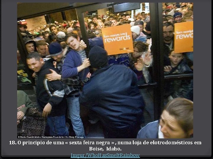 18. O principio de uma « sexta feira negra » , numa loja de