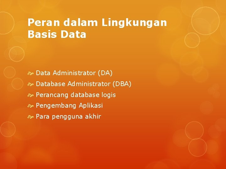 Peran dalam Lingkungan Basis Data Administrator (DA) Database Administrator (DBA) Perancang database logis Pengembang