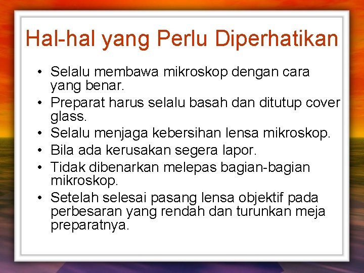 Hal-hal yang Perlu Diperhatikan • Selalu membawa mikroskop dengan cara yang benar. • Preparat