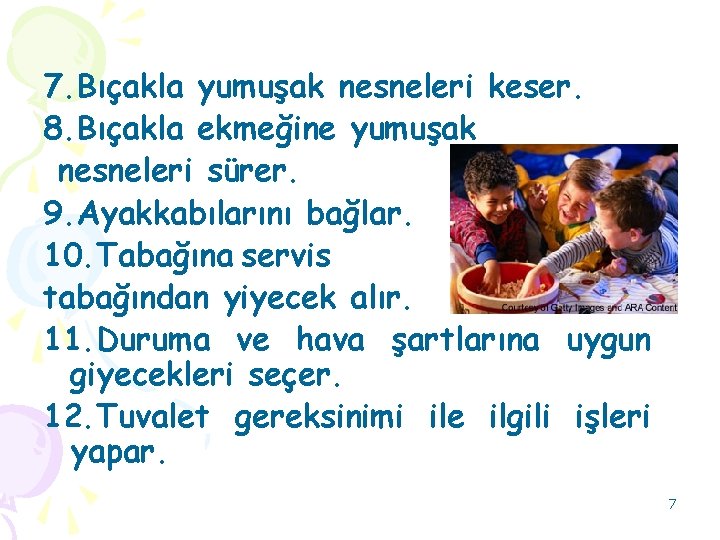 7. Bıçakla yumuşak nesneleri keser. 8. Bıçakla ekmeğine yumuşak nesneleri sürer. 9. Ayakkabılarını bağlar.