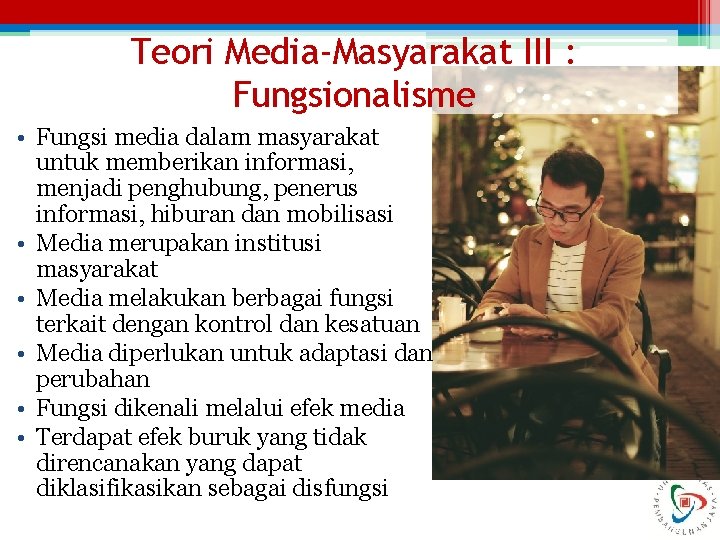 Teori Media-Masyarakat III : Fungsionalisme • Fungsi media dalam masyarakat untuk memberikan informasi, menjadi