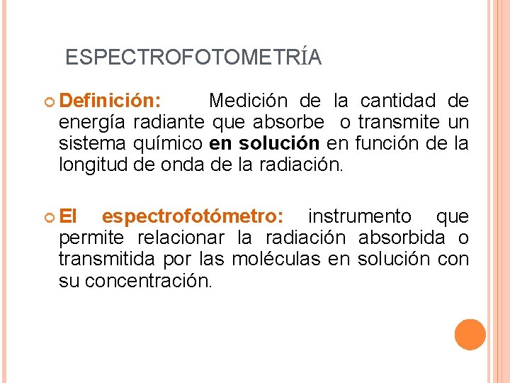 ESPECTROFOTOMETRÍA Definición: Medición de la cantidad de energía radiante que absorbe o transmite un
