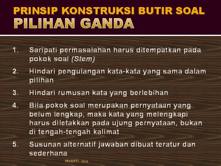 PRINSIP KONSTRUKSI BUTIR SOAL PILIHAN GANDA 1. Saripati permasalahan harus ditempatkan pada pokok soal