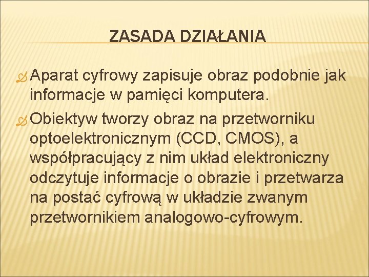 ZASADA DZIAŁANIA Aparat cyfrowy zapisuje obraz podobnie jak informacje w pamięci komputera. Obiektyw tworzy