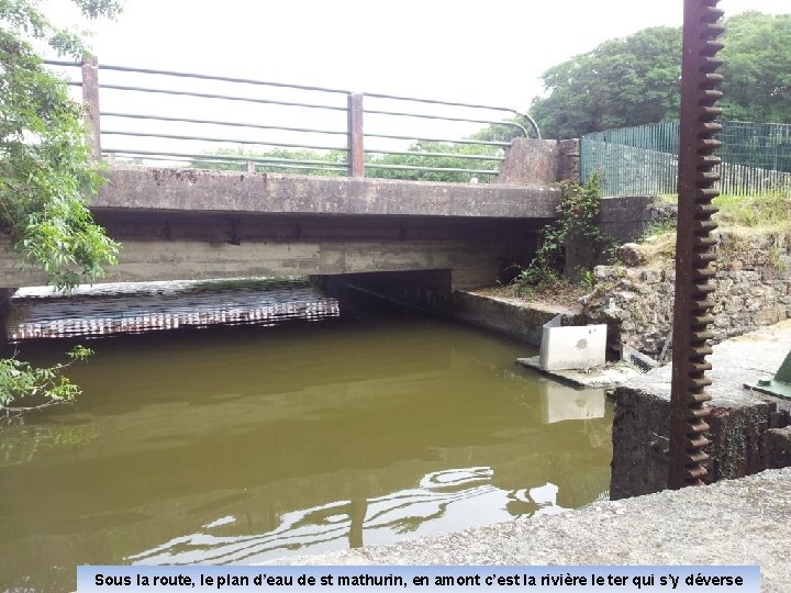 Sous la route, le plan d’eau de st mathurin, en amont c’est la rivière