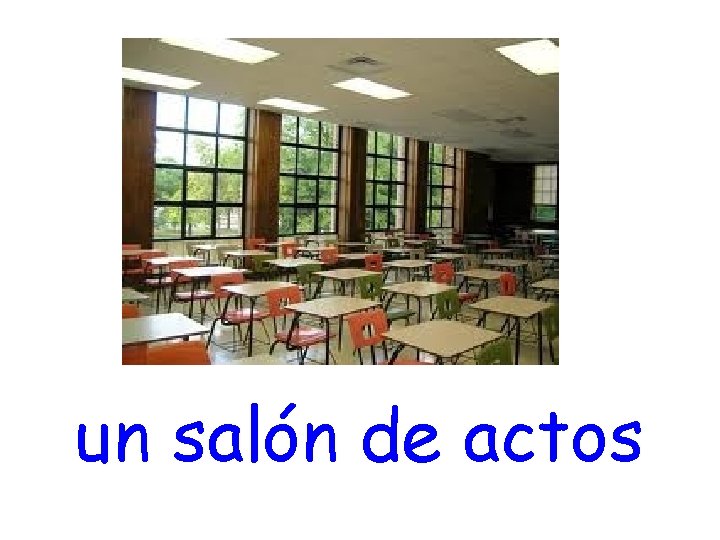 un salón de actos 