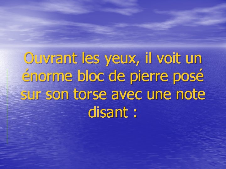  Ouvrant les yeux, il voit un énorme bloc de pierre posé sur son