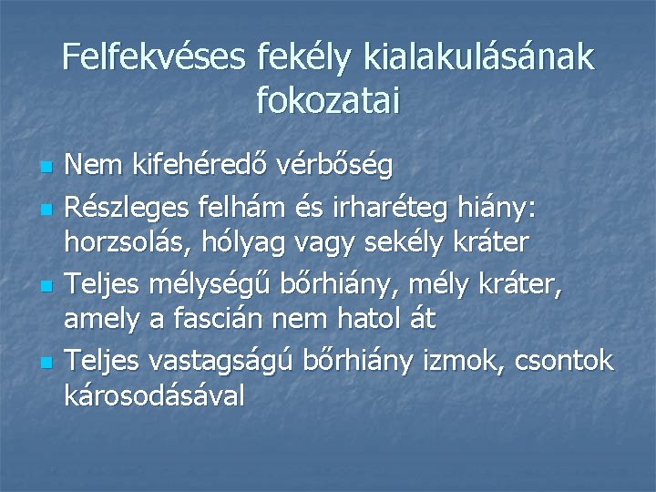 Felfekvéses fekély kialakulásának fokozatai n n Nem kifehéredő vérbőség Részleges felhám és irharéteg hiány: