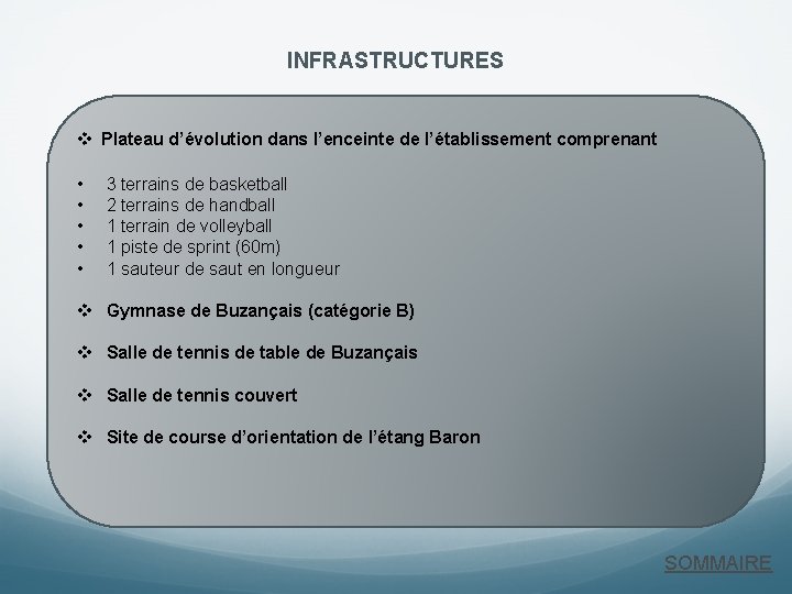 INFRASTRUCTURES v Plateau d’évolution dans l’enceinte de l’établissement comprenant • • • 3 terrains