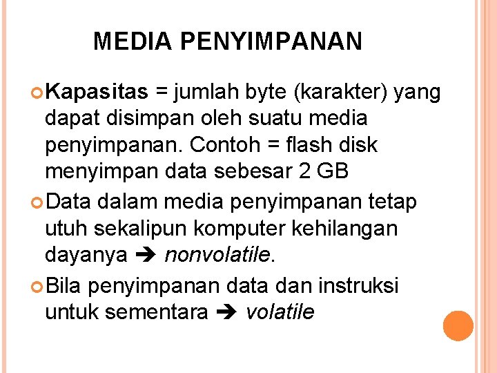 MEDIA PENYIMPANAN Kapasitas = jumlah byte (karakter) yang dapat disimpan oleh suatu media penyimpanan.