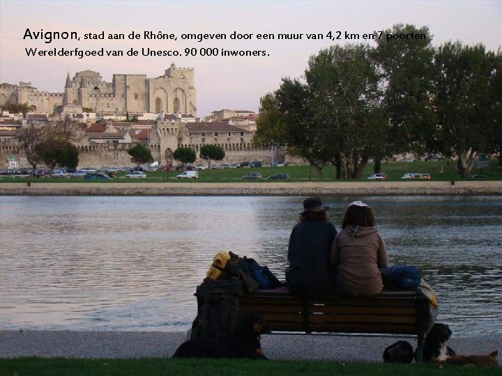 Avignon, stad aan de Rhône, omgeven door een muur van 4, 2 km en