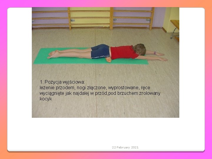 1. Pozycja wyjściowa: leżenie przodem, nogi złączone, wyprostowane, ręce wyciągnięte jak najdalej w przód,