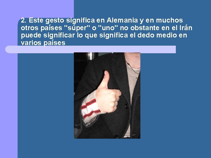 2. Este gesto significa en Alemania y en muchos otros países "súper" o "uno"
