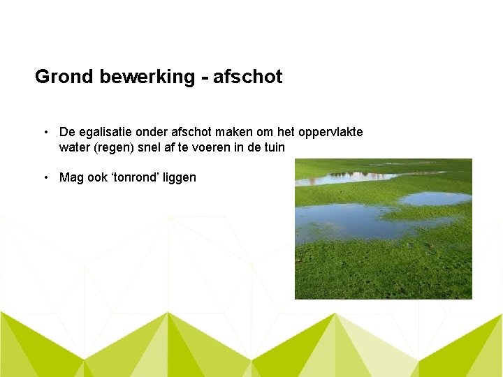 Grond bewerking - afschot • De egalisatie onder afschot maken om het oppervlakte water