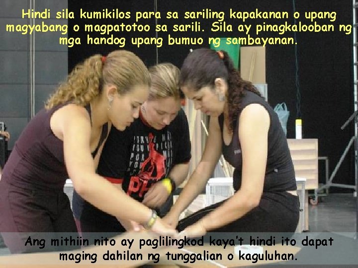 Hindi sila kumikilos para sa sariling kapakanan o upang magyabang o magpatotoo sa sarili. Hindi sila kumikilos para sa sariling kapakanan o upang magyabang o magpatotoo sa sarili.