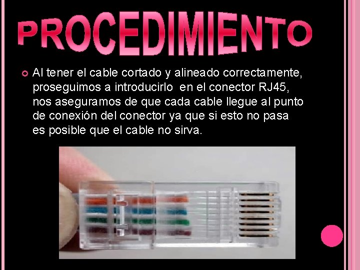  Al tener el cable cortado y alineado correctamente, proseguimos a introducirlo en el