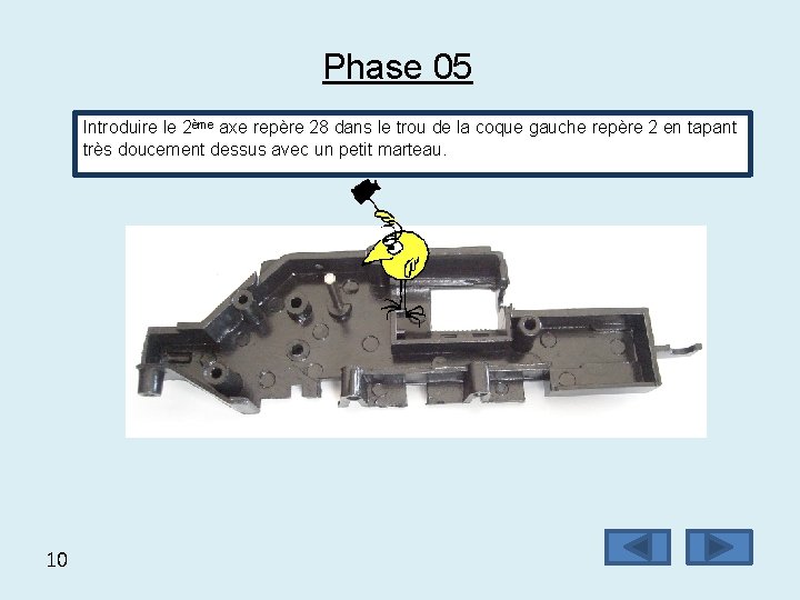 Phase 05 Introduire le 2ème axe repère 28 dans le trou de la coque