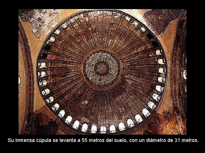 Su inmensa cúpula se levanta a 55 metros del suelo, con un diámetro de Su inmensa cúpula se levanta a 55 metros del suelo, con un diámetro de