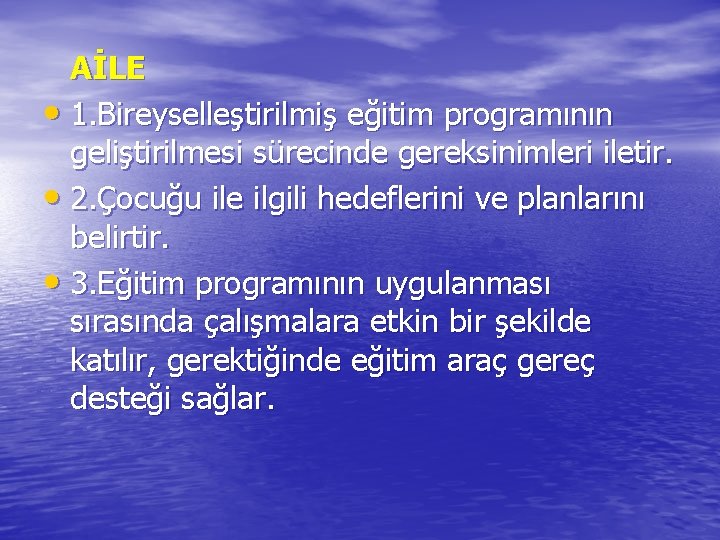 AİLE • 1. Bireyselleştirilmiş eğitim programının geliştirilmesi sürecinde gereksinimleri iletir. • 2. Çocuğu ile