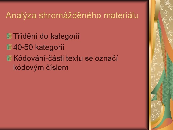 Analýza shromážděného materiálu Třídění do kategorií 40 -50 kategorií Kódování-části textu se označí kódovým