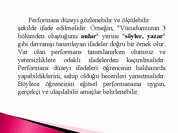 Performans düzeyi gözlenebilir ve ölçülebilir şekilde ifade edilmelidir. Örneğin, "Vücudumuzun 3 bölümden oluştuğunu anlar"