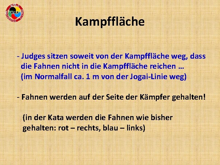 Kampffläche - Judges sitzen soweit von der Kampffläche weg, dass die Fahnen nicht in