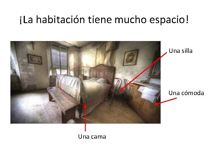 ¡La habitación tiene mucho espacio! Una silla Una cómoda Una cama 