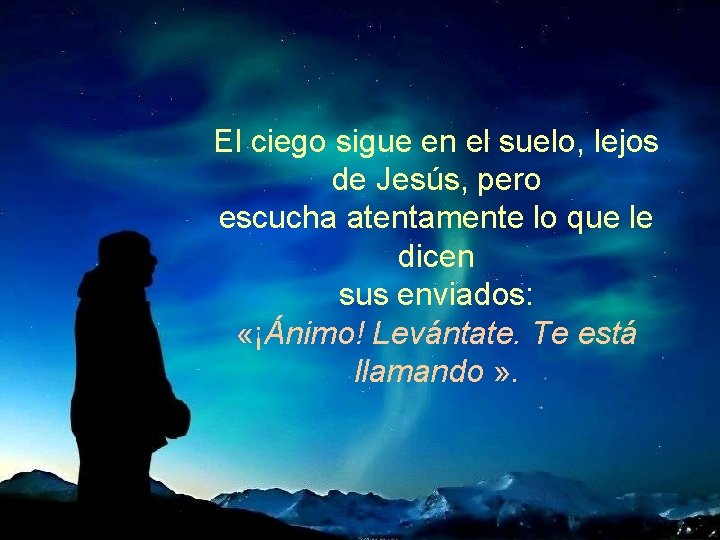 El ciego sigue en el suelo, lejos de Jesús, pero escucha atentamente lo que