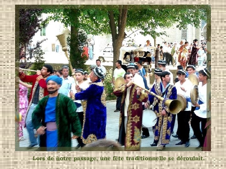 Lors de notre passage, une fête traditionnelle se déroulait. 